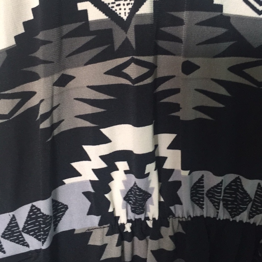 Patterned Blouse - Picture 2 of 4